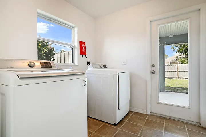 1298 SW Byron St -24