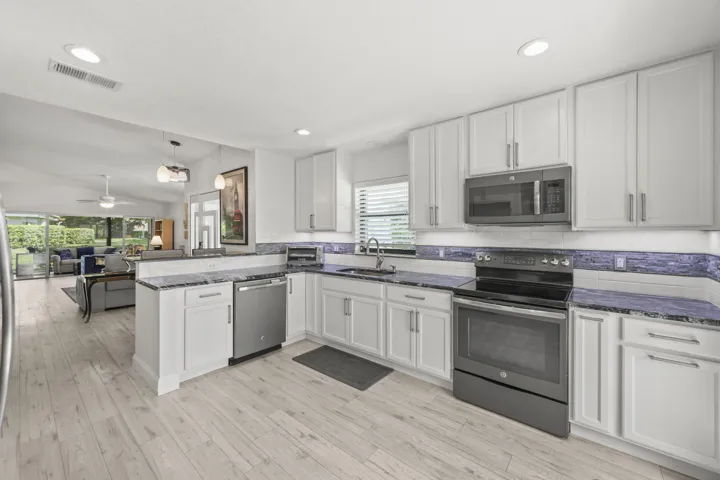 3660 Freshwater Drive - 9.jpg-FULL