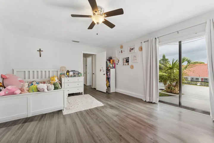 1425 oxford bedroom