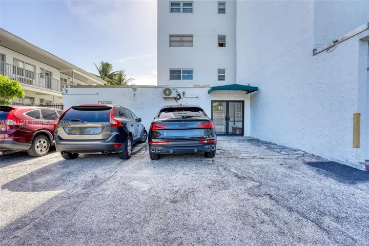 1 assigned parking right near the door