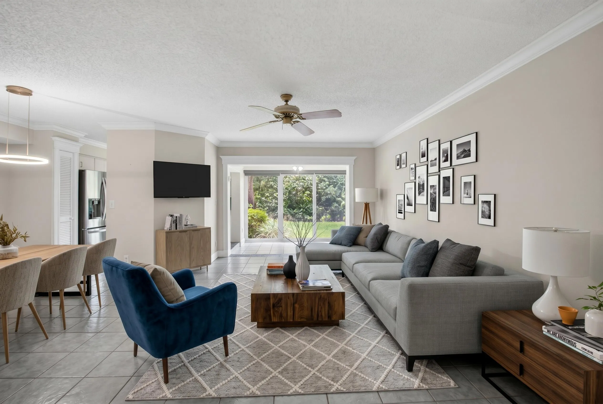 VIRTUAL STAGED LIVING ROOM