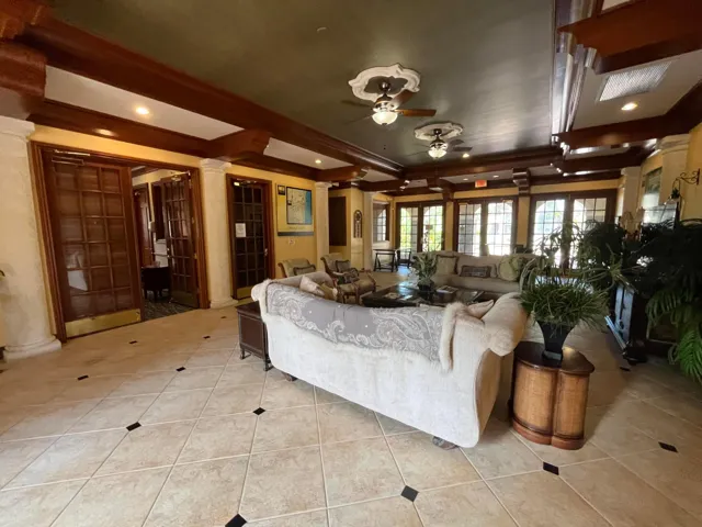 CLUBHOUSE