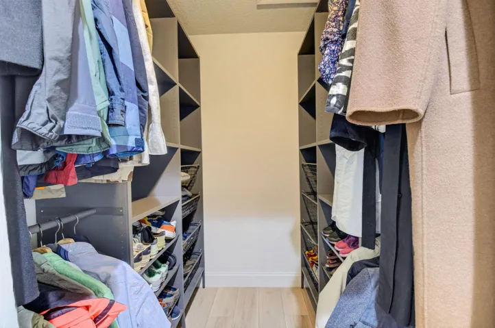 Walking Closet
