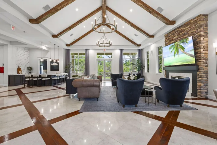 100 Clubhouse