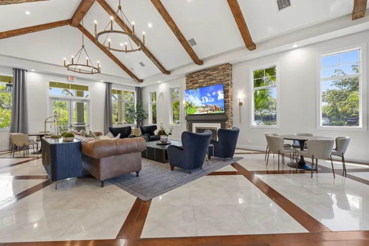 100 Clubhouse 4