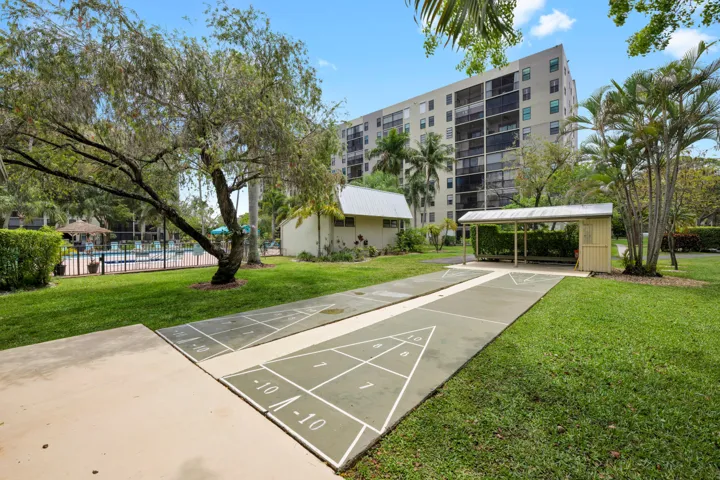 Tons of Convenient Amenities only Steps away