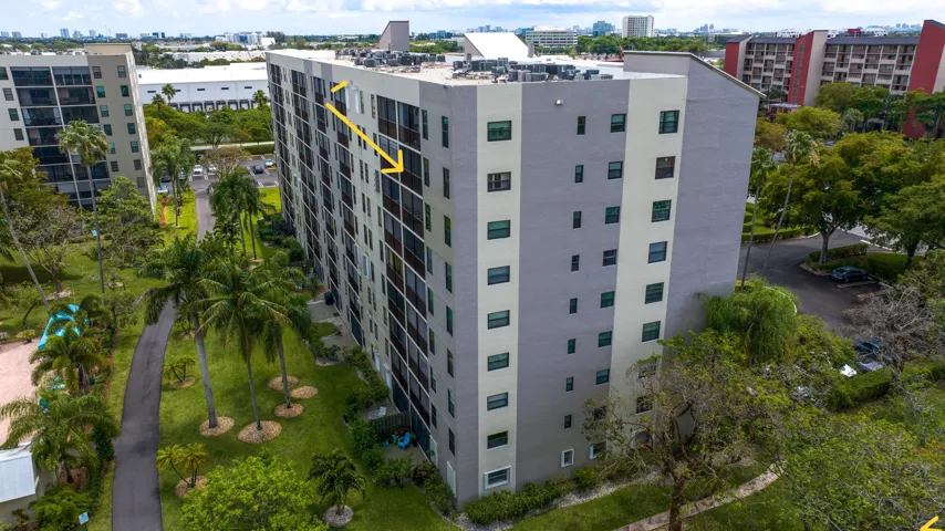 Corner Unit Offers Hurricane Windows