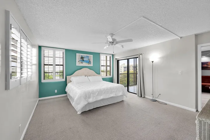 Bright & Open Corner Lighting - Spacious Master Suite