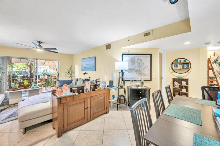 2119 SE 10TH AVE-9