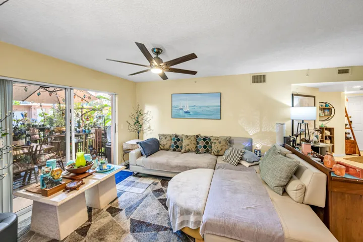 2119 SE 10TH AVE-15