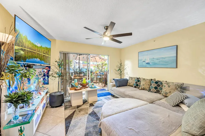2119 SE 10TH AVE-1