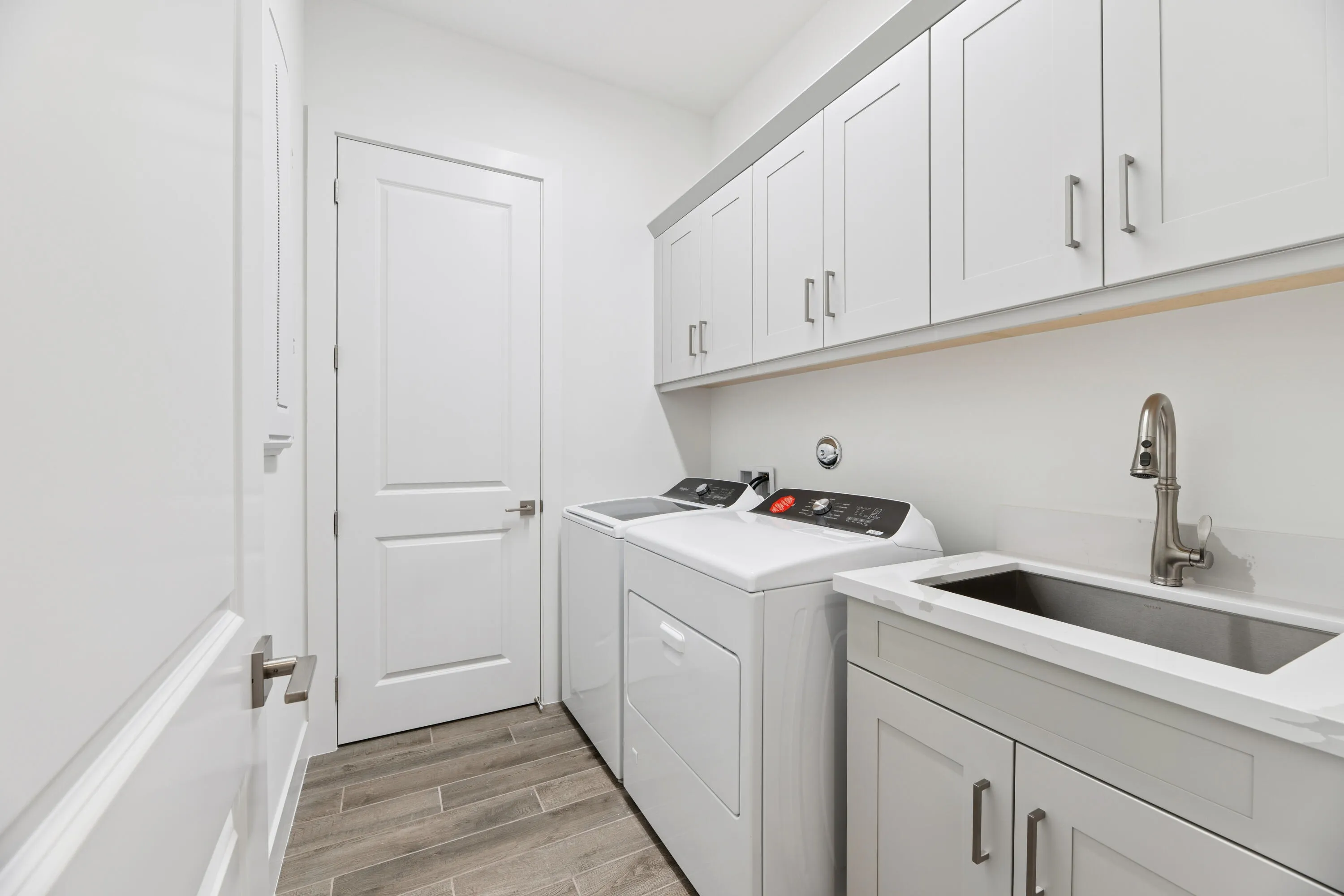 LAUNDRY ROOM WITH UPPER CABINETS