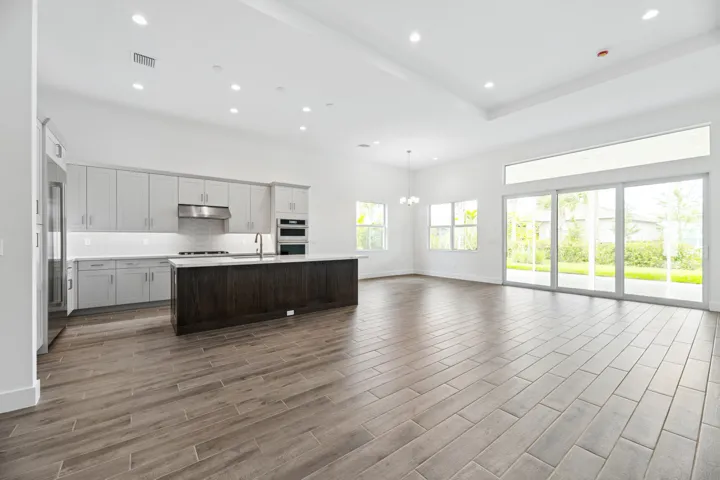 GREAT ROOM EXTENDS OUT TO EXPANDED COVERED LANAI