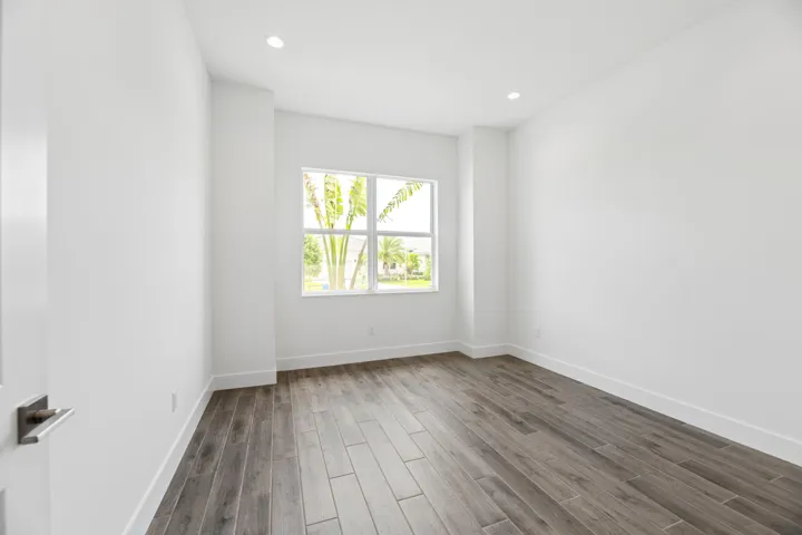 GUEST BEDROOM 9ROOM FOR A KING BED)