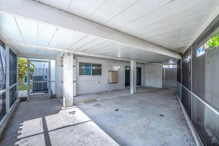 Covered/Fence Patio