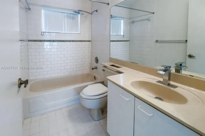 2 Full bath upstairs
