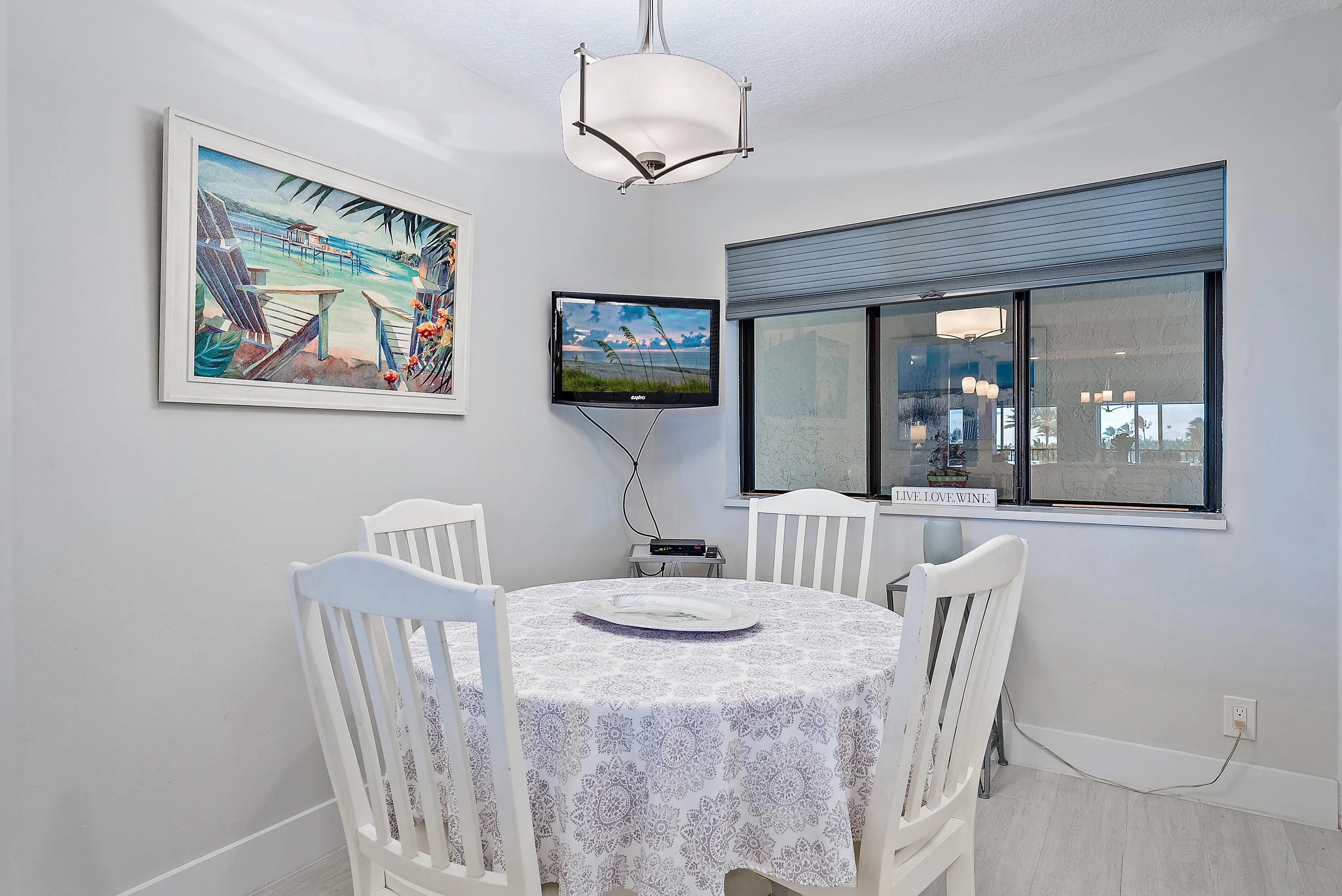 Eat-in Kitchen