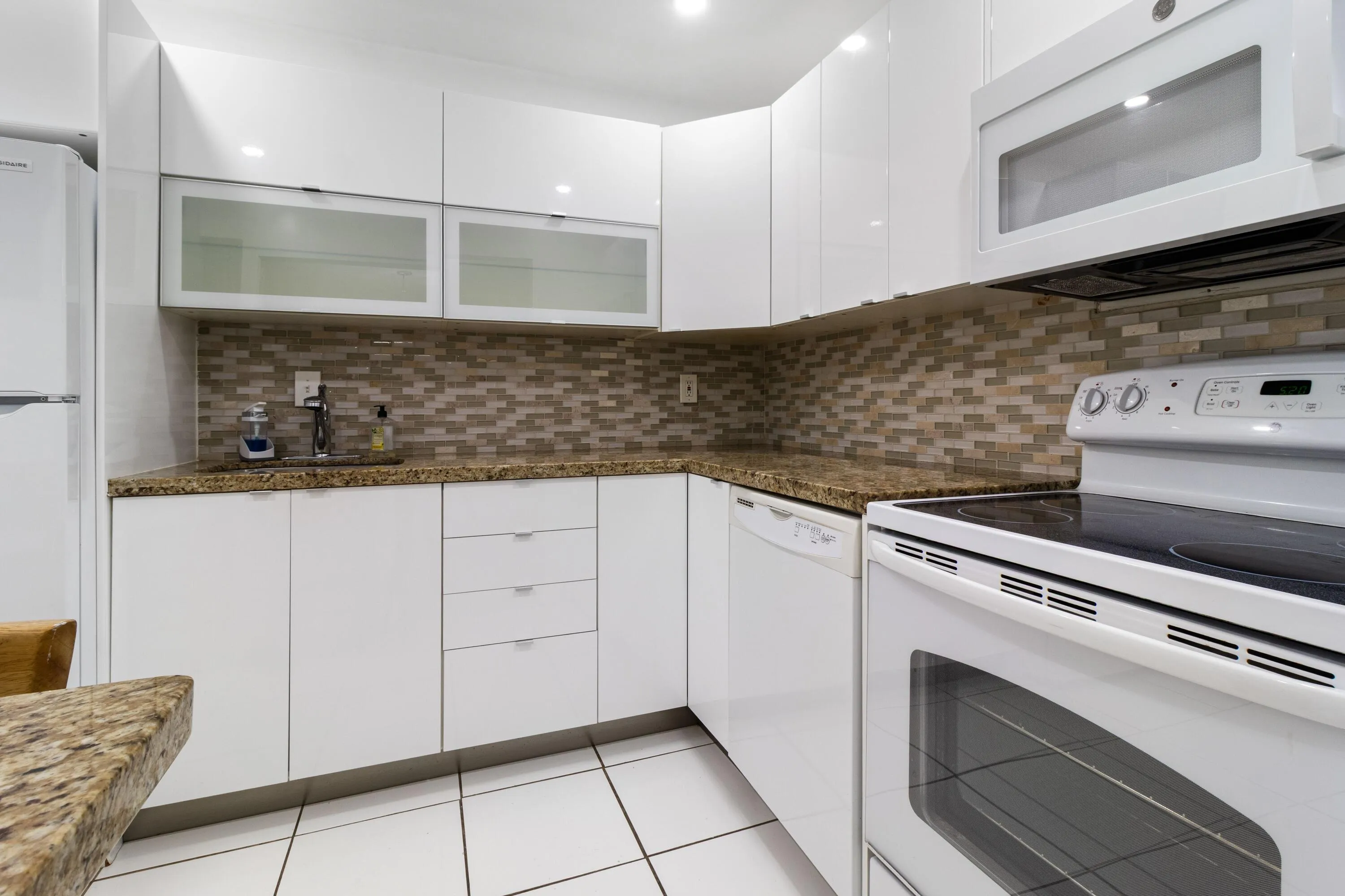 6447_BAY_CLUB_DR_APT_2 Kitchen