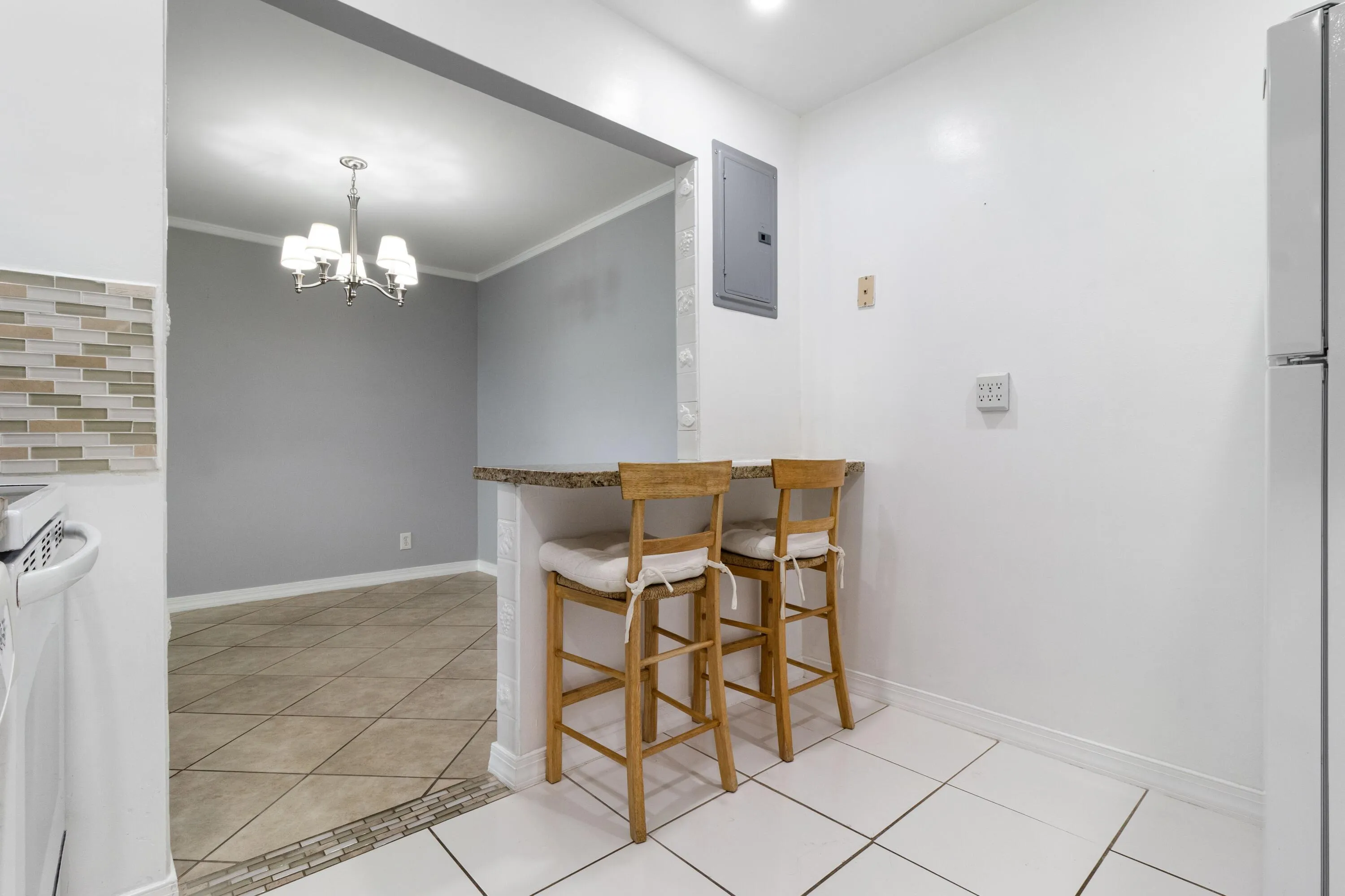 6447_BAY_CLUB_DR_APT_2 Kitchen 3