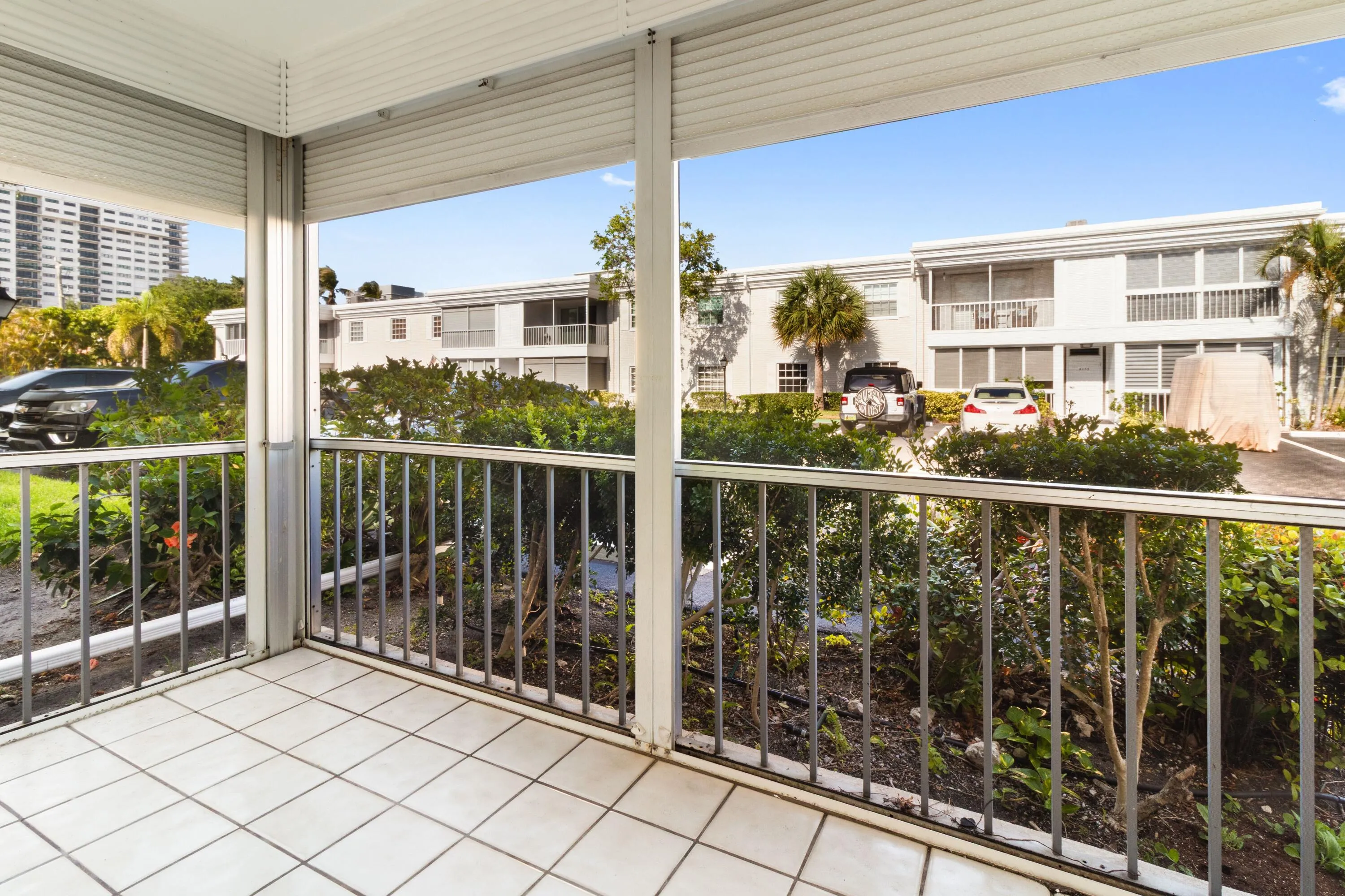 6447_BAY_CLUB_DR_APT_2 Screening Porch