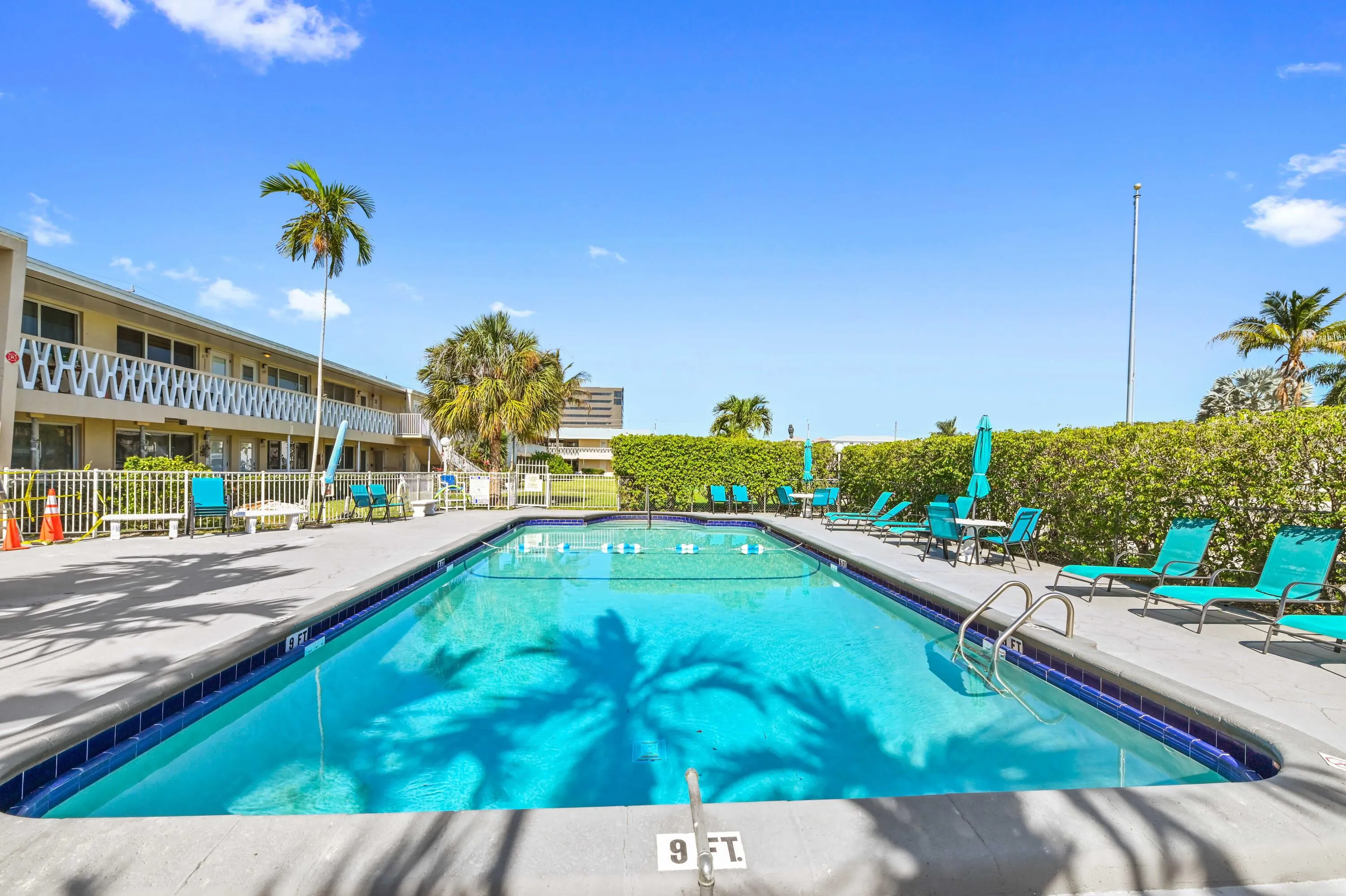 20 pool 01