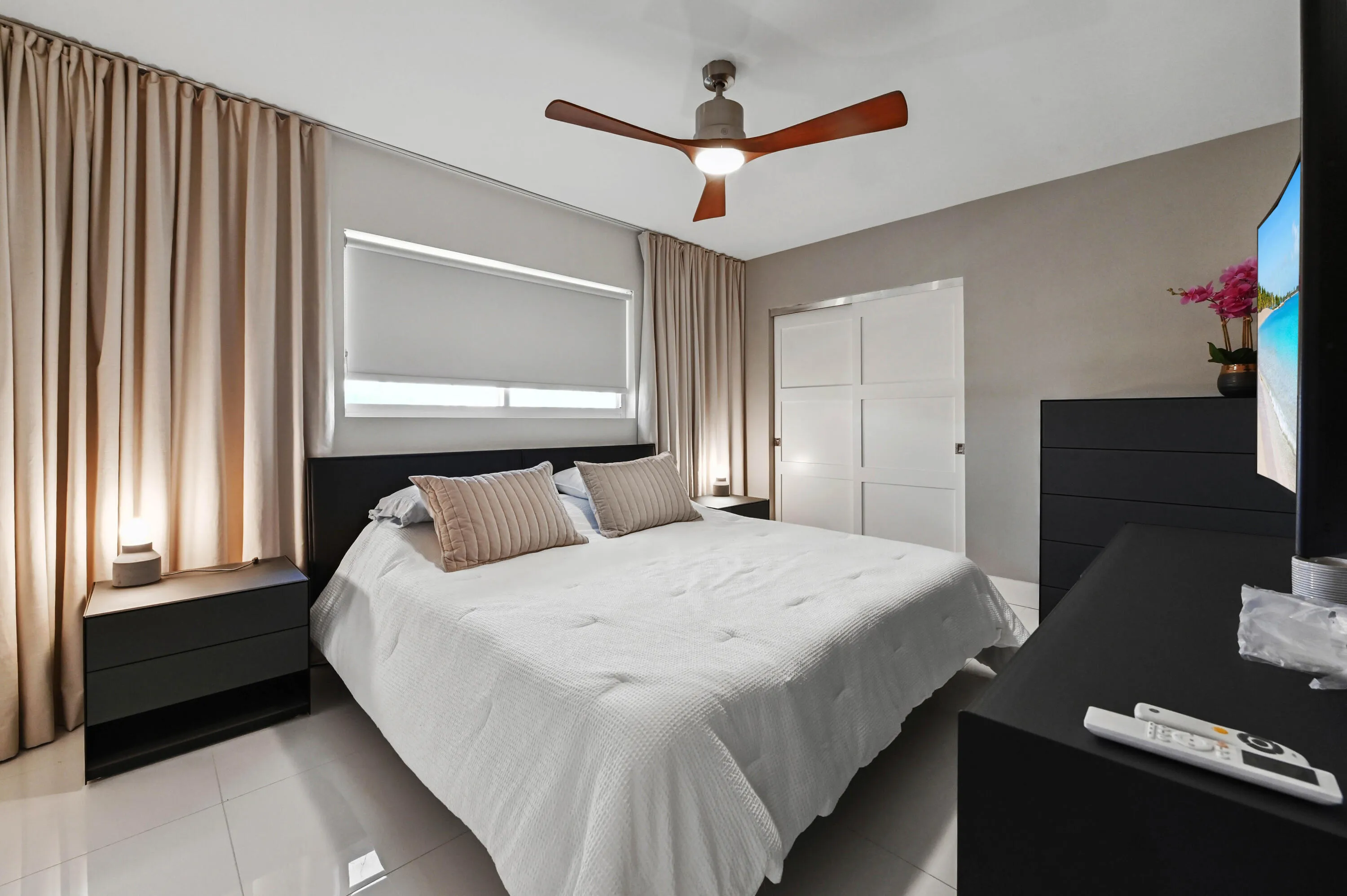 16 Bedroom 01