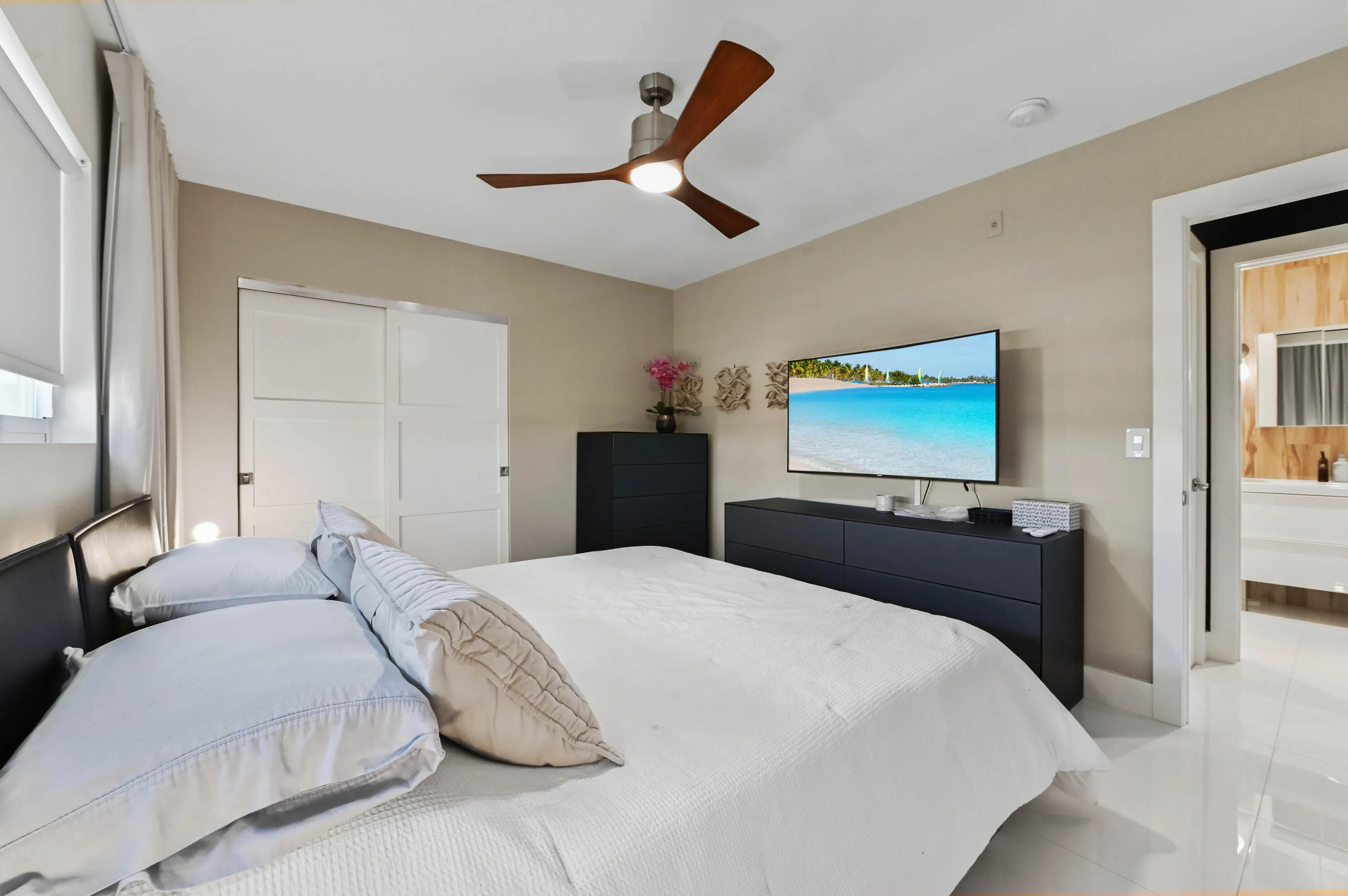 17 Bedroom 02