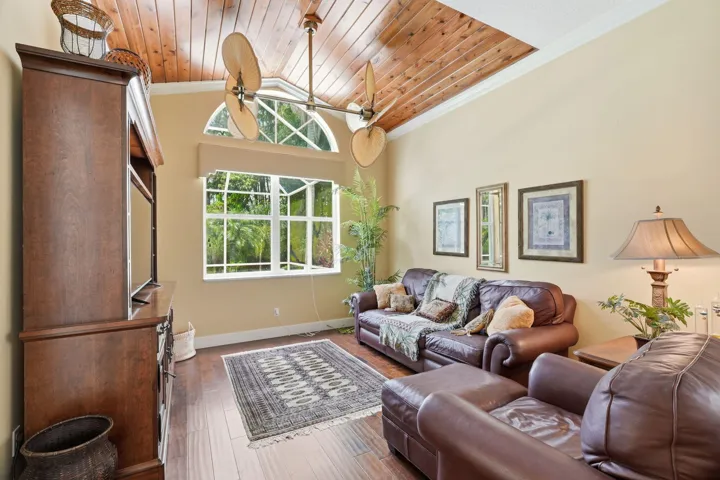 43-web-or-mls-6483_SE_Wild_Olive_Lane_04