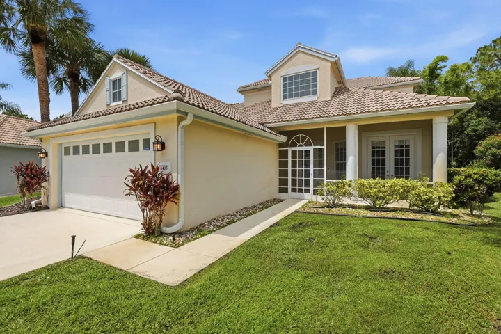 56-web-or-mls-6483_SE_Wild_Olive_Lane_05