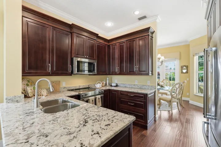 36-web-or-mls-6483_SE_Wild_Olive_Lane_03