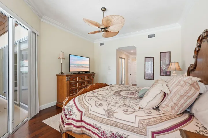 2-web-or-mls-6483_SE_Wild_Olive_Lane_002