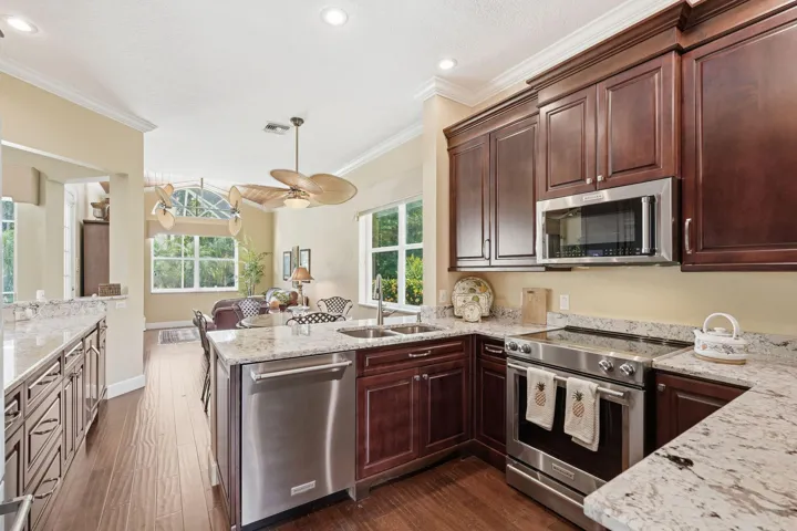 37-web-or-mls-6483_SE_Wild_Olive_Lane_03