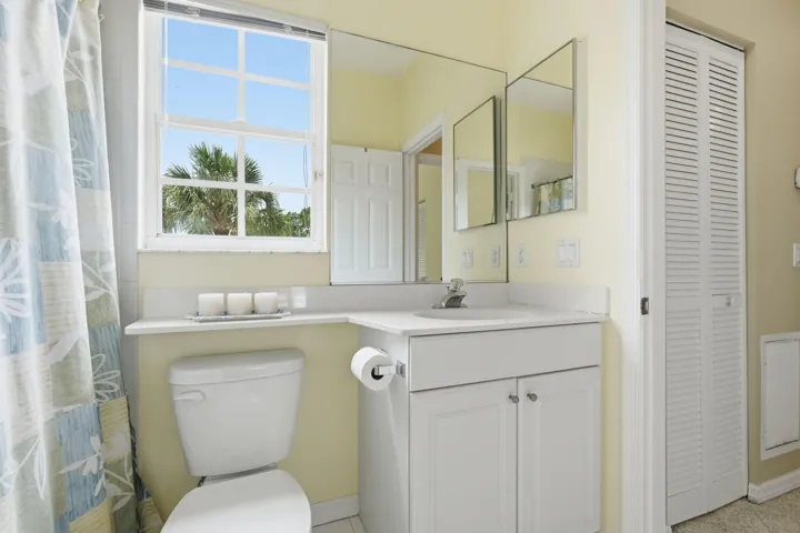 22-web-or-mls-6483_SE_Wild_Olive_Lane_02