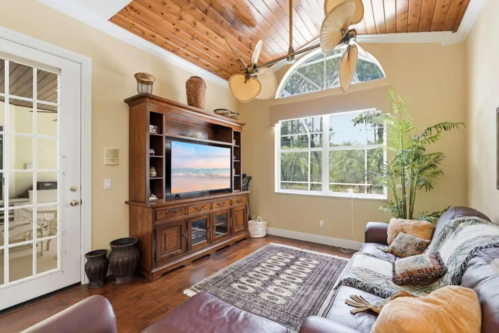 45-web-or-mls-6483_SE_Wild_Olive_Lane_04