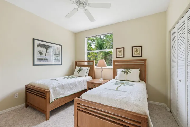 13-web-or-mls-6483_SE_Wild_Olive_Lane_01