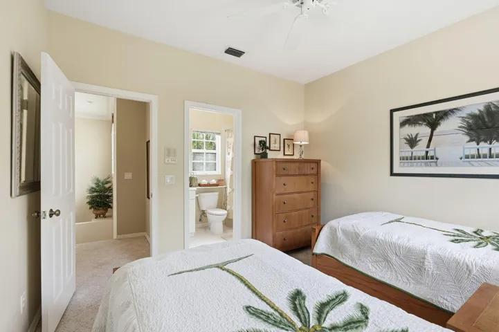 14-web-or-mls-6483_SE_Wild_Olive_Lane_01