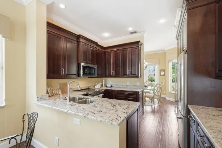 40-web-or-mls-6483_SE_Wild_Olive_Lane_03