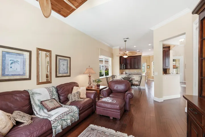 44-web-or-mls-6483_SE_Wild_Olive_Lane_04