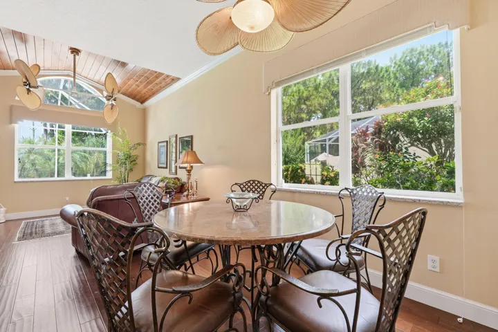 41-web-or-mls-6483_SE_Wild_Olive_Lane_04