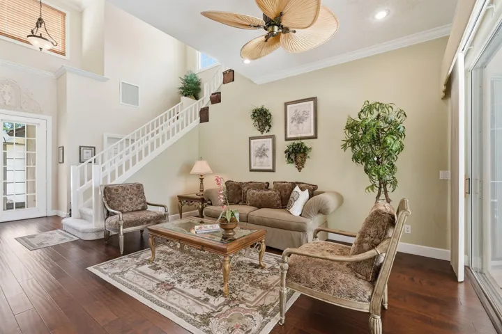 32-web-or-mls-6483_SE_Wild_Olive_Lane_03