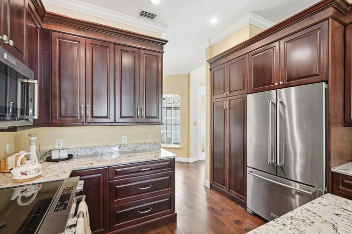 39-web-or-mls-6483_SE_Wild_Olive_Lane_03