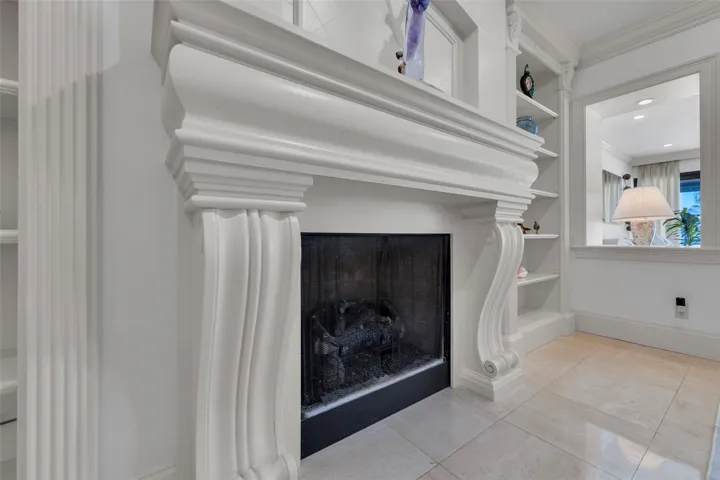 Gas fireplace