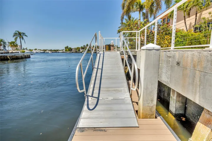 Floating dock gangway