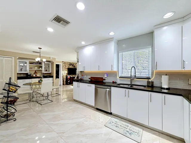3119 Indian Trail-55