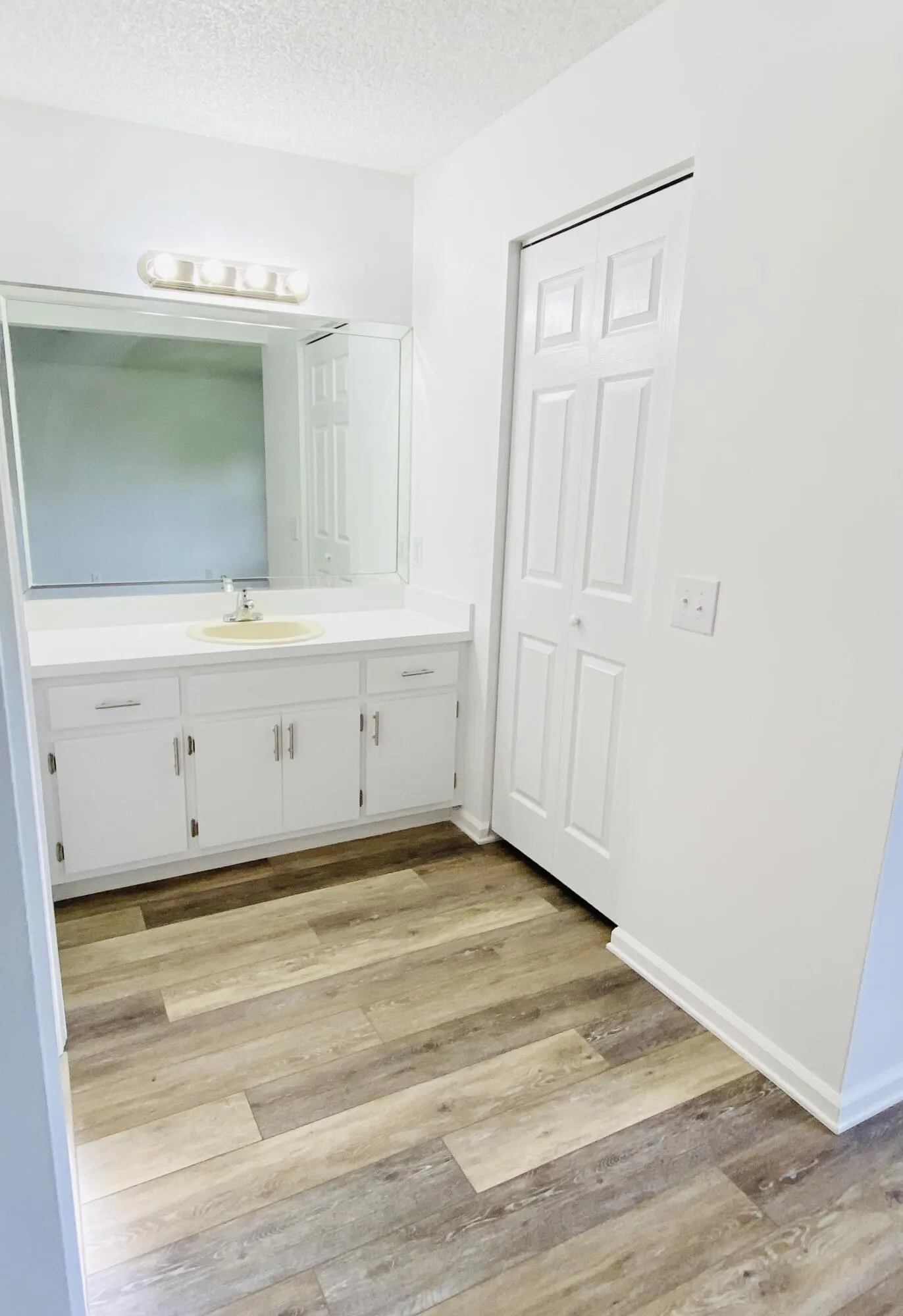 Master BR Vanity