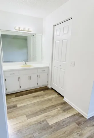 Master BR Vanity