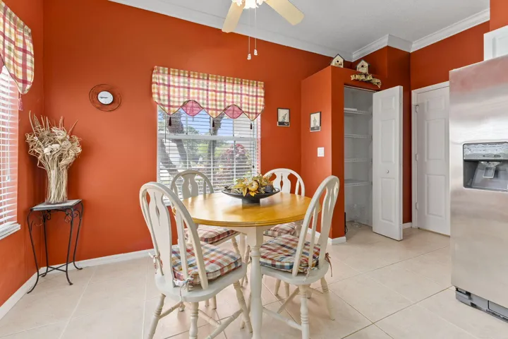 Breakfast area and pantry