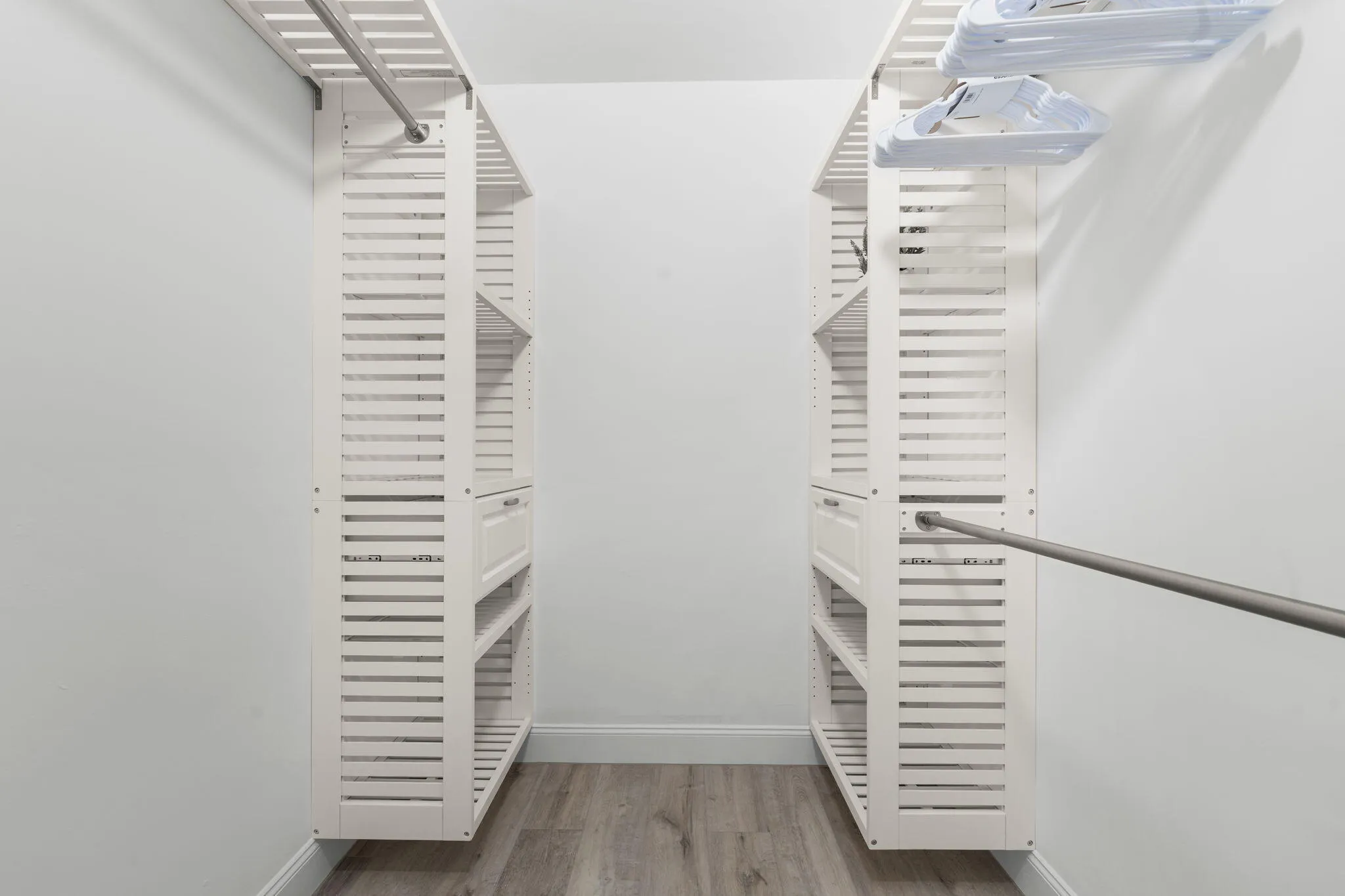 Walk-In Closet 2
