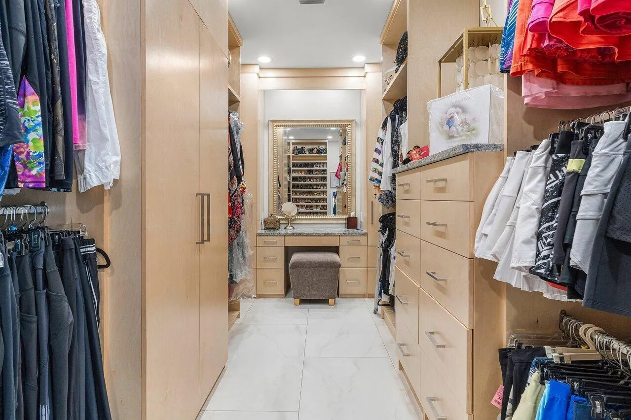 Custom closet