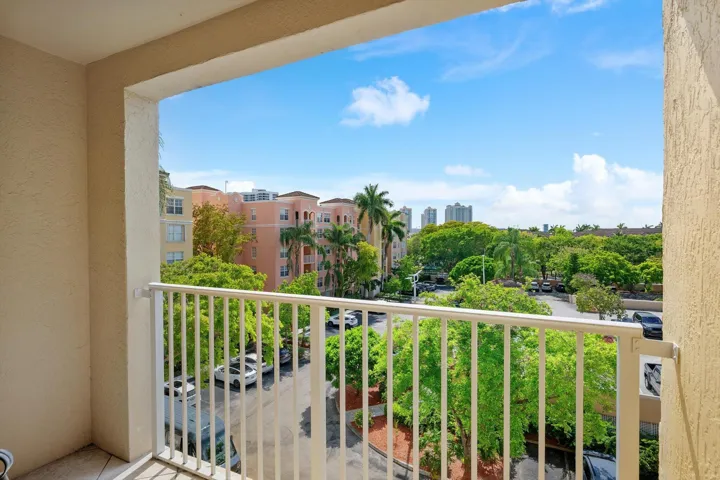 18-19601 E Country Club Dr Unit 505_018